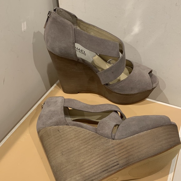 Michael Kors Soft Gray Suede Harley Platform Wedge Heel Strappy Sandal Zipper - Picture 10 of 16